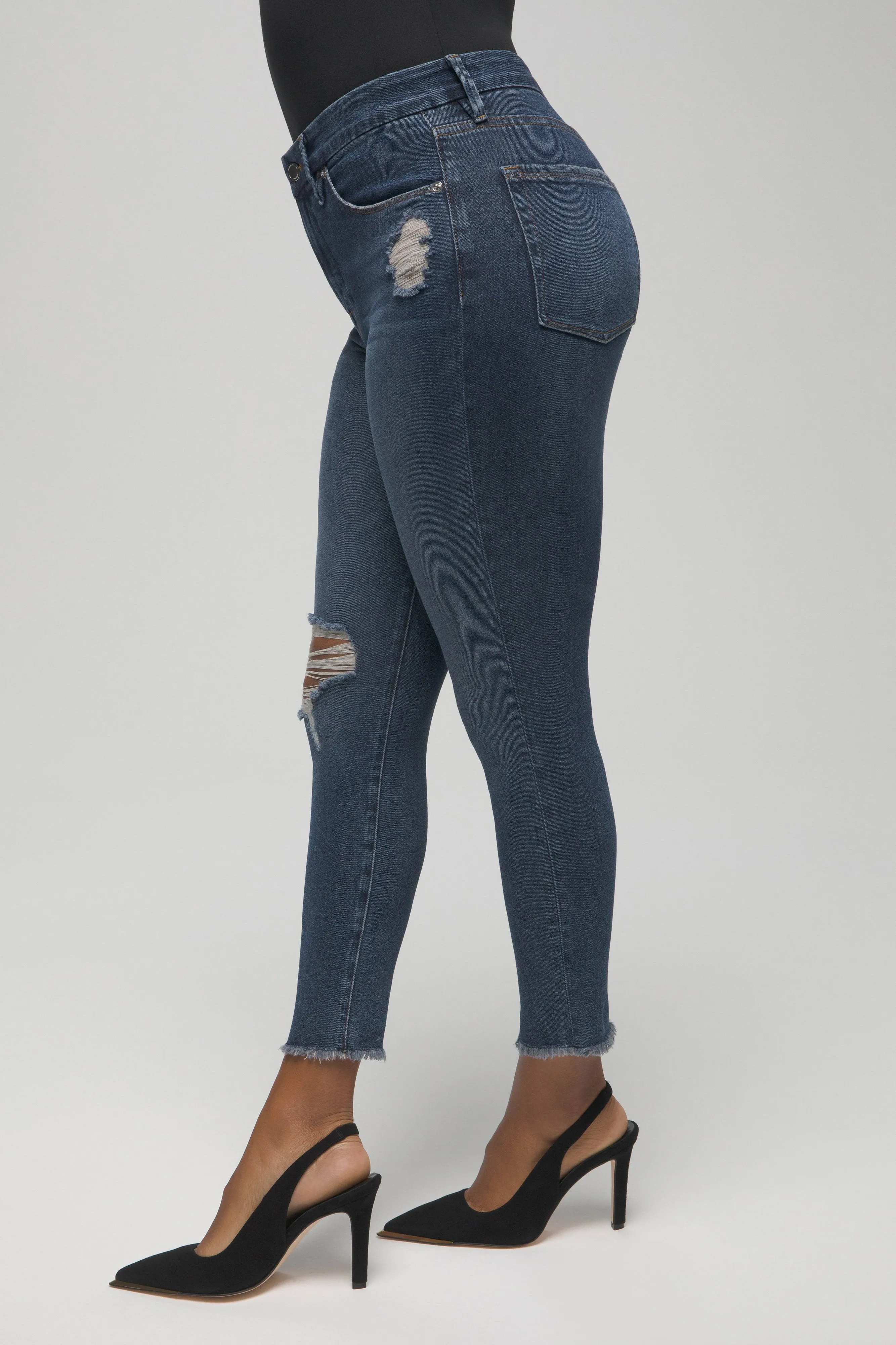 GOOD LEGS CROP FRAY HEM | BLUE521