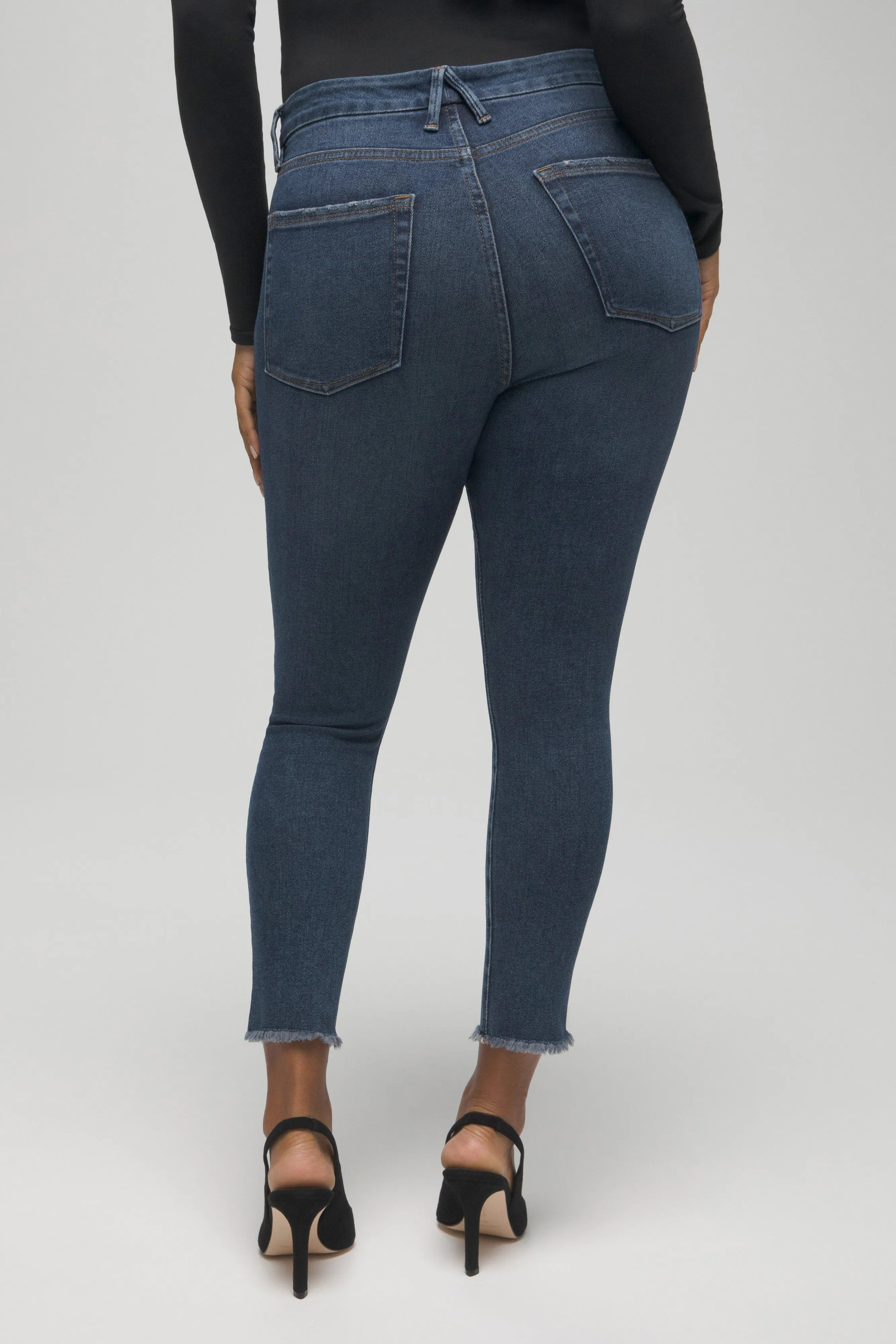 GOOD LEGS CROP FRAY HEM | BLUE521