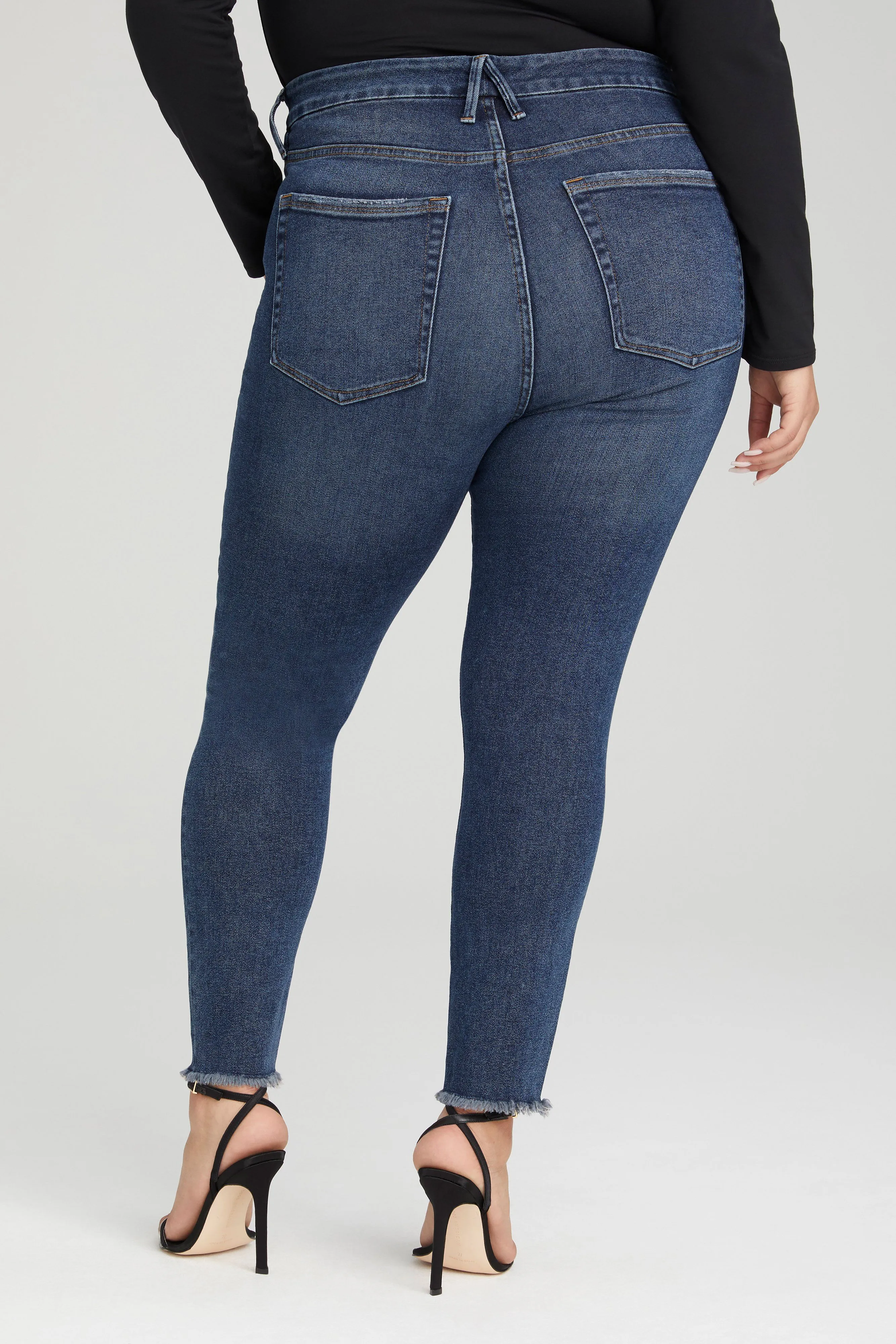 GOOD LEGS CROP FRAY HEM | BLUE521