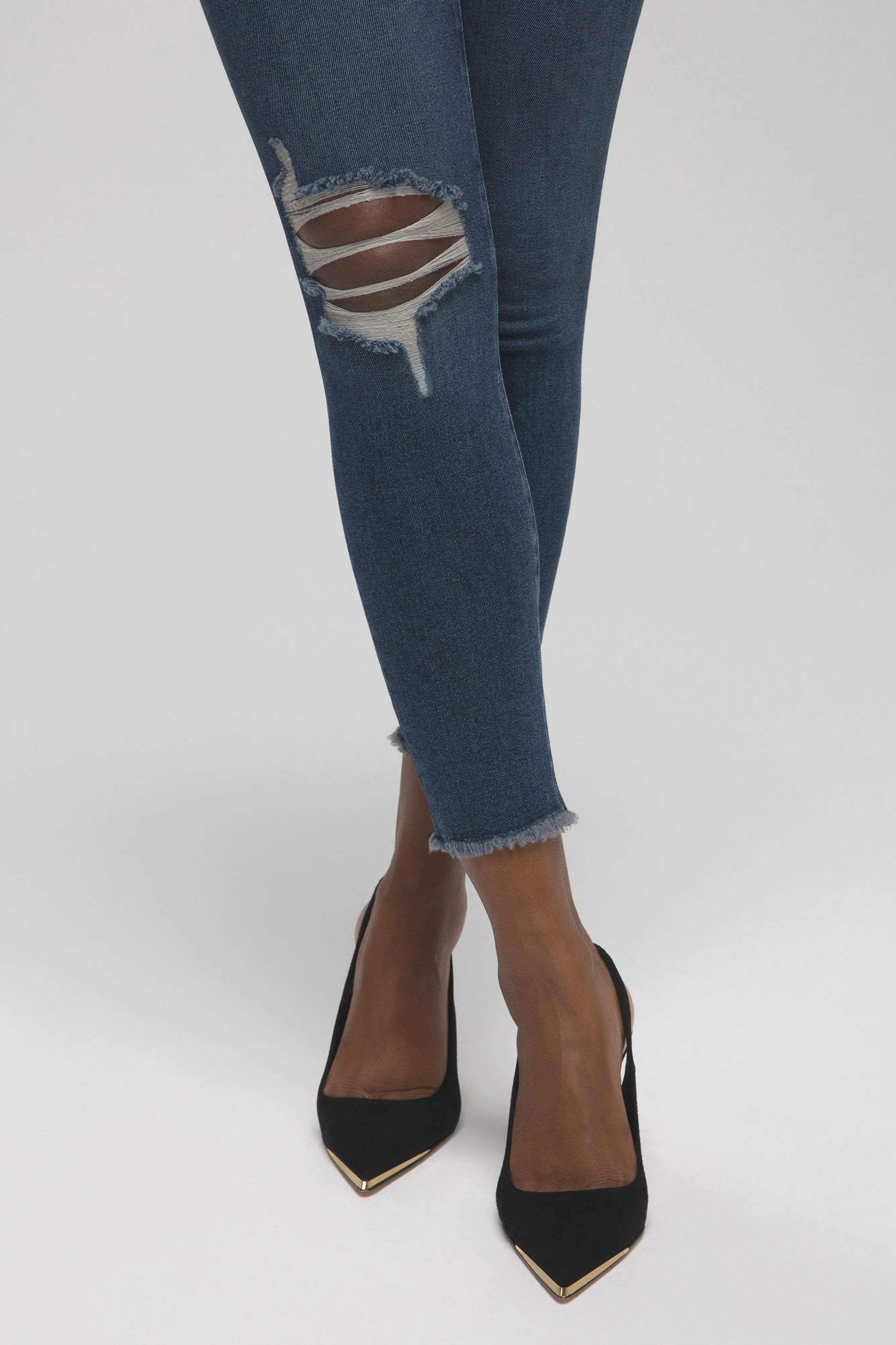 GOOD LEGS CROP FRAY HEM | BLUE521