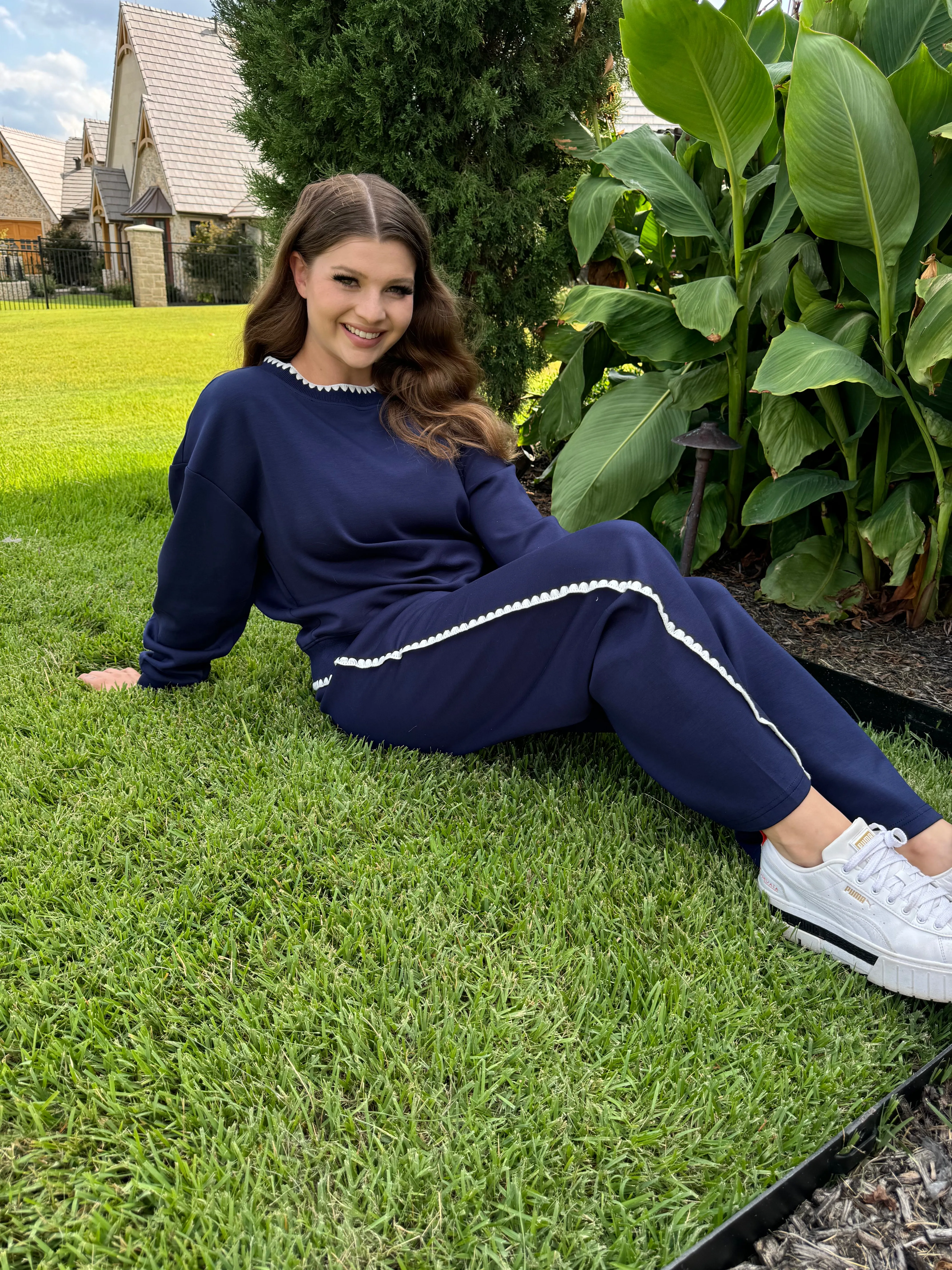 MEROKEETY Women's 2 Piece Sweatsuit Set Crewneck Sweatshirt Wid Leg Sweatpants