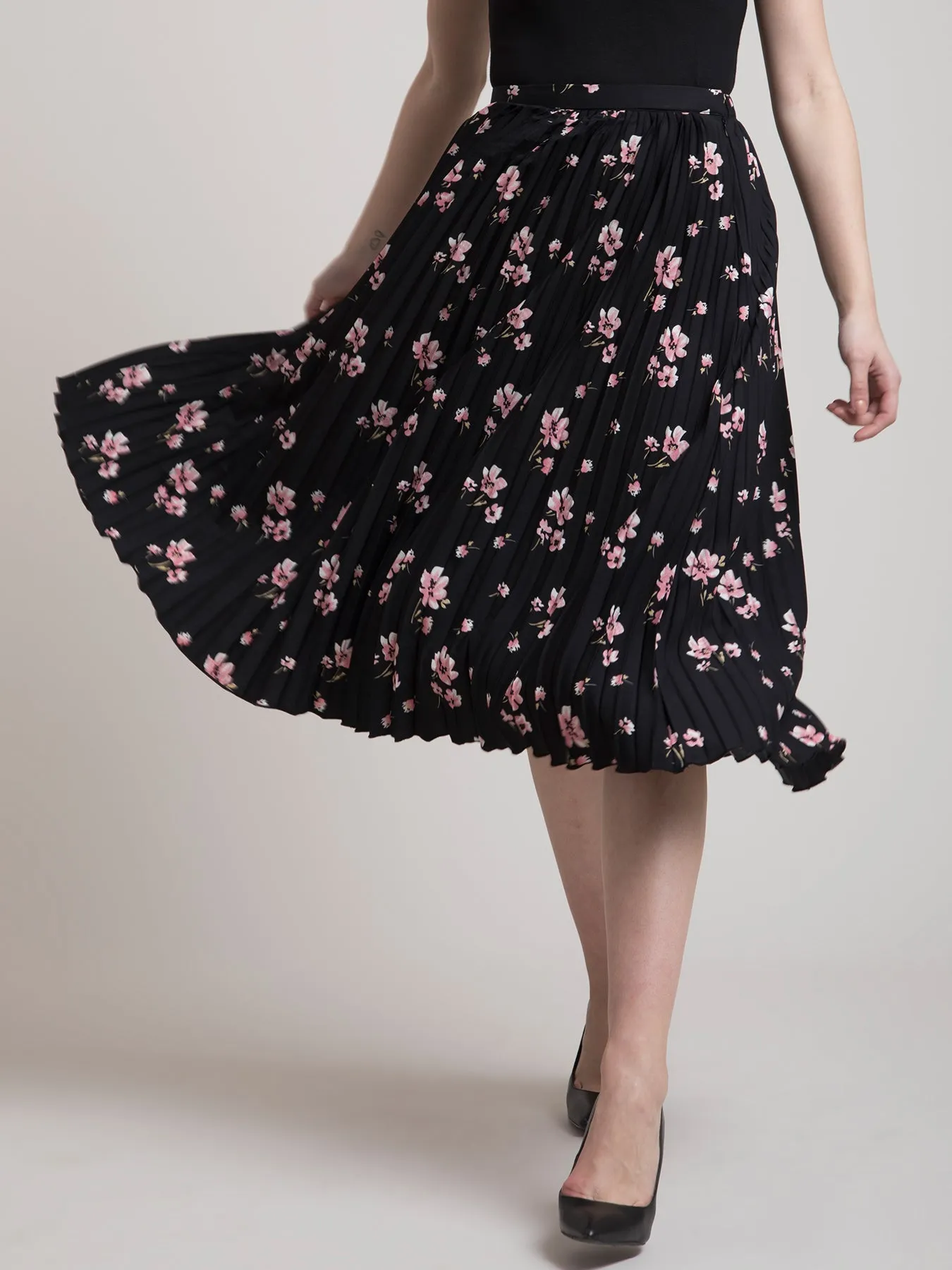 Pleated Flared Floral Midi Skirt - Black